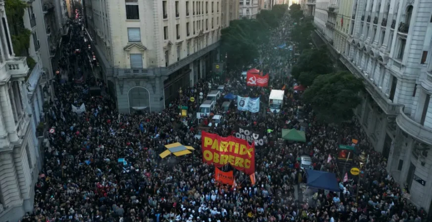 Marcha Universitária protesta contra cortes de Milei