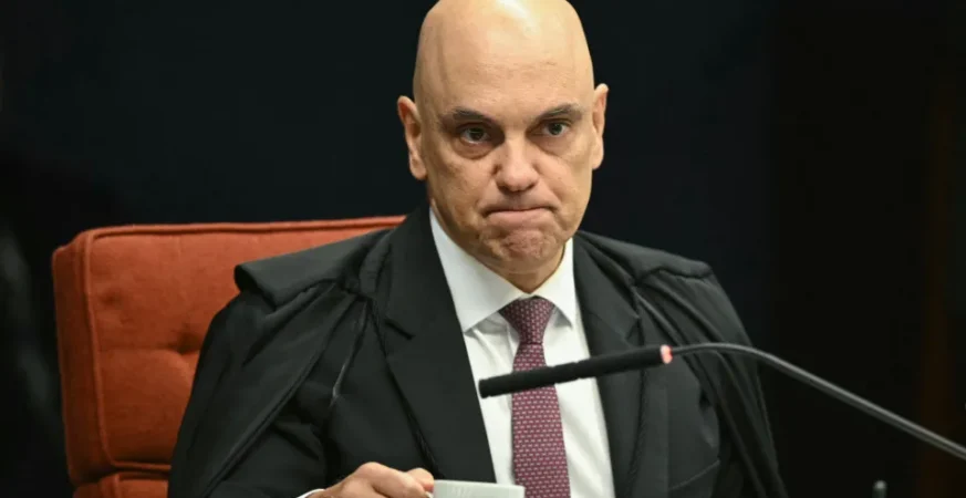 Moraes suspende dosimetria até STF julgar lei que pode reduzir pena de Bolsonaro