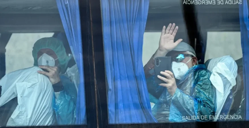 Dos acenos à escolta ao hospital: Passageiros já estão fora de Tenerife