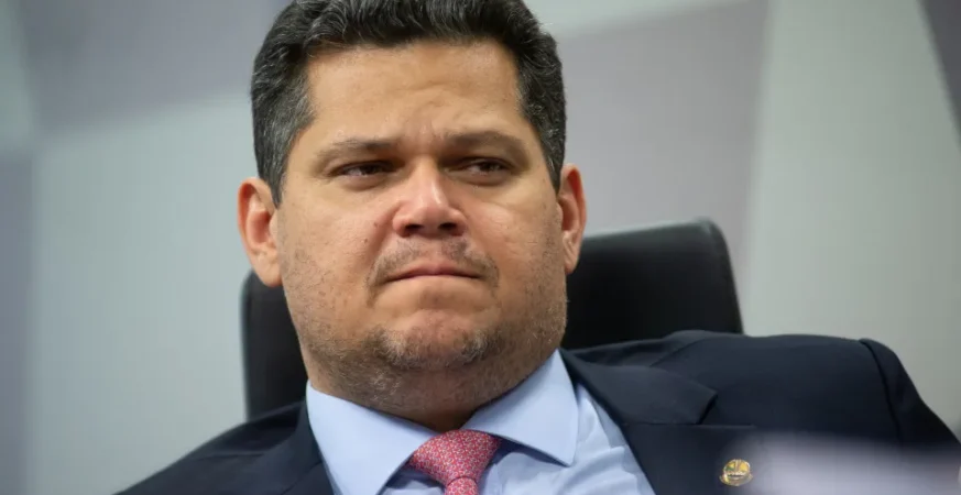 Dosimetria: Alcolumbre promulga lei que beneficia condenados pelo 8/1