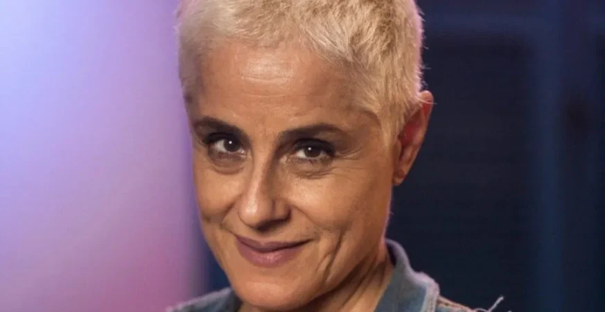 Soraya Ravenle dá bronca em espectadora por uso de celular em musical