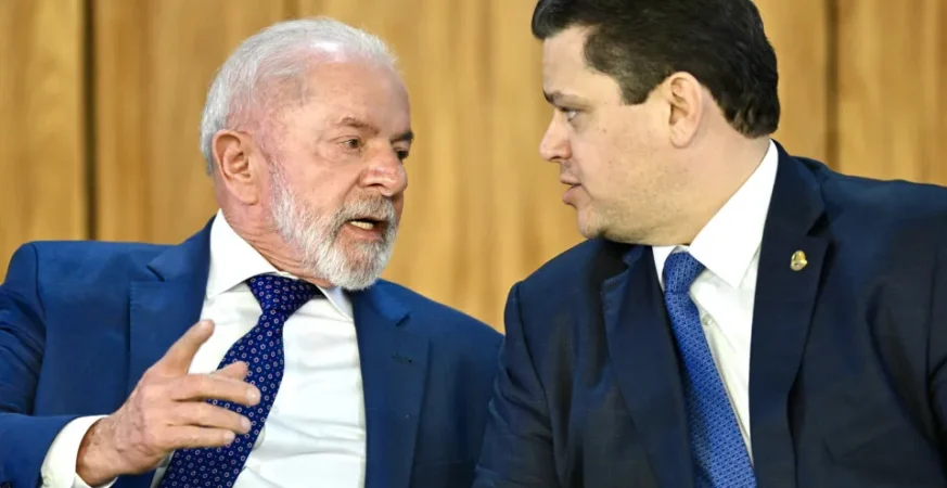 Alcolumbre pede agenda com Lula para restabelecer relação após derrota de Messias