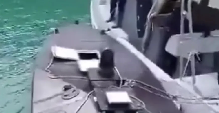 Drone marítimo com explosivos é encontrado em gruta na Grécia; vídeo