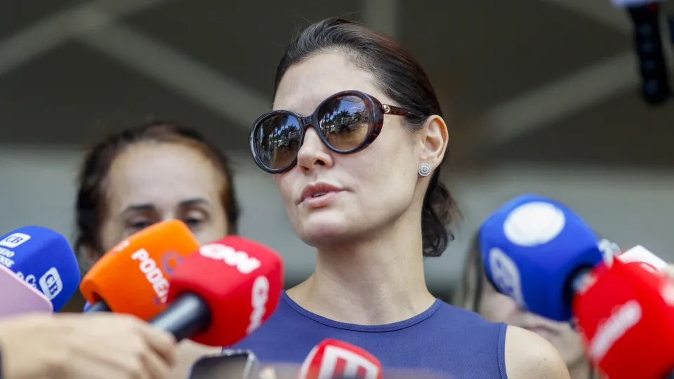 Michelle volta a criticar Ciro Gomes e mostra vídeo em que ele chama Bolsonaro de