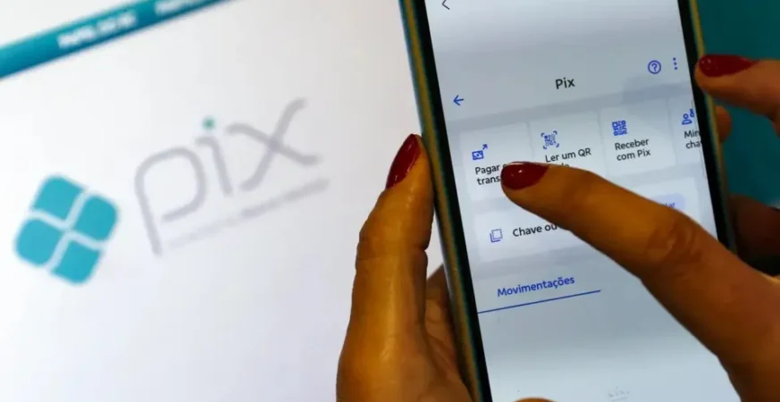 Vírus bancário ataca celulares e sequestra Pix em tempo real