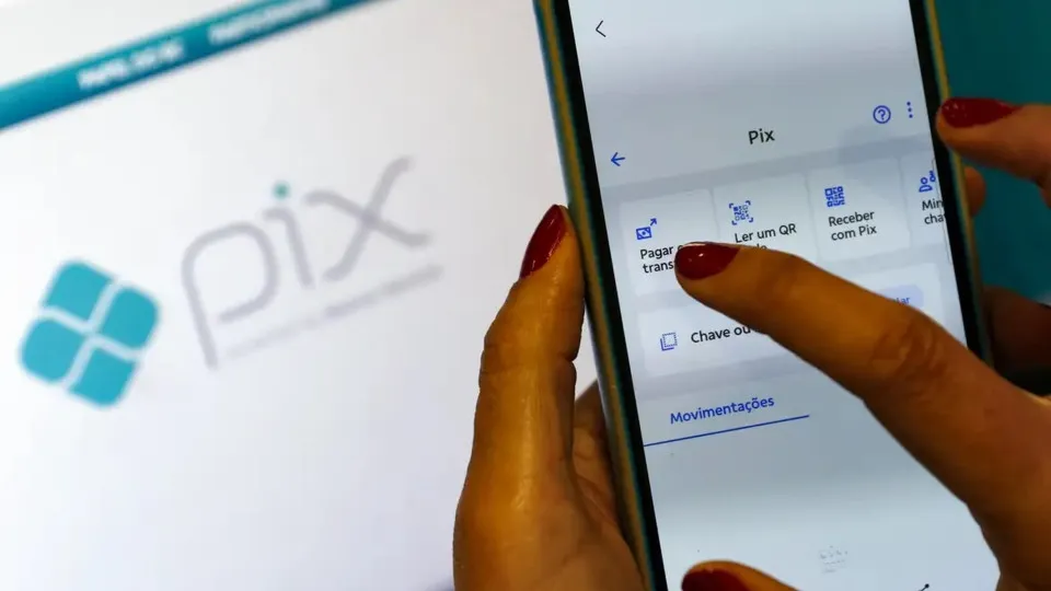 Vírus bancário ataca celulares e sequestra Pix em tempo real