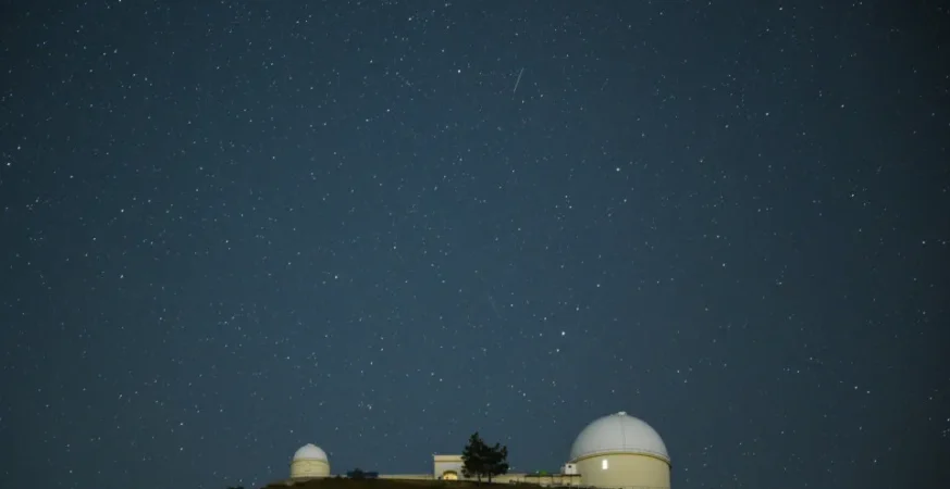 Chuva de meteoros Líridas tem pincelado os céus. Veja as imagens