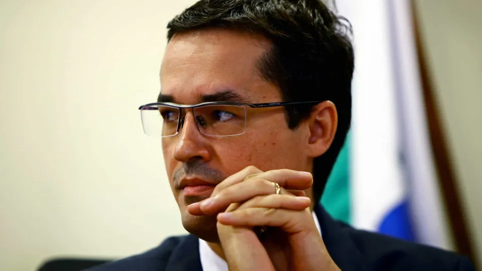 Ala do Novo ligada a Dallagnol no PR reclama de vídeo de Zema contra Flávio