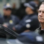 Bolsonaro tem boa evolução após cirurgia e seguirá internado, diz boletim médico