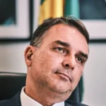 Flávio Bolsonaro diz que derrubada do veto foi presente de aniversário e honra injustiçados