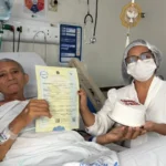 Doente com câncer se casa em cama de hospital em Manaus: