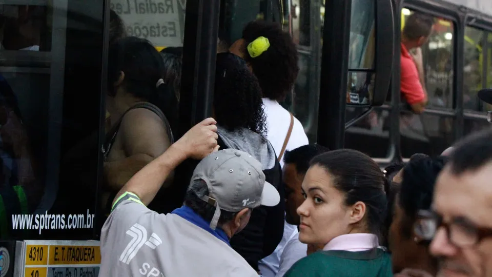 Golpe da Mostarda: Saiba como evitar furto no transporte público