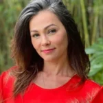 Suzana Alves relembra depressão e conversão após fama como Tiazinha