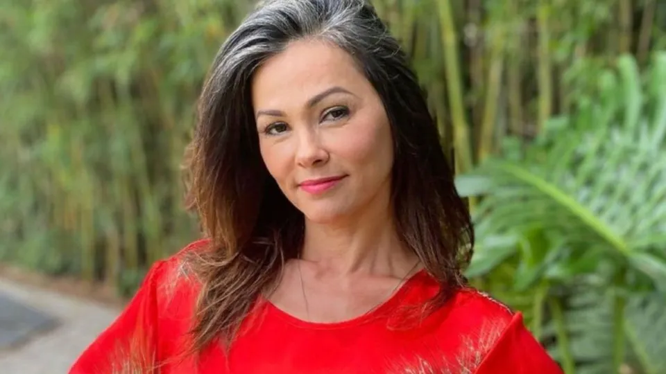 Suzana Alves relembra depressão e conversão após fama como Tiazinha