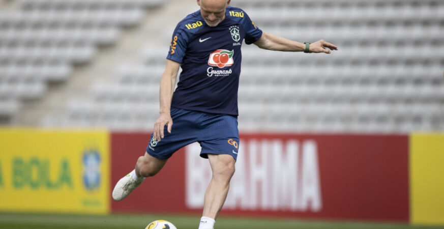 Preparador de goleiros da Seleção, Taffarel avalia falha de Bento: “A posição tem isso”