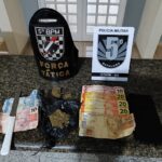 Polícia Militar recupera motocicleta e prende dois homens por tráfico e receptação em Coxim