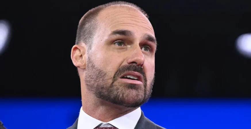 PGR pede ao Supremo condenação de Eduardo Bolsonaro por coação