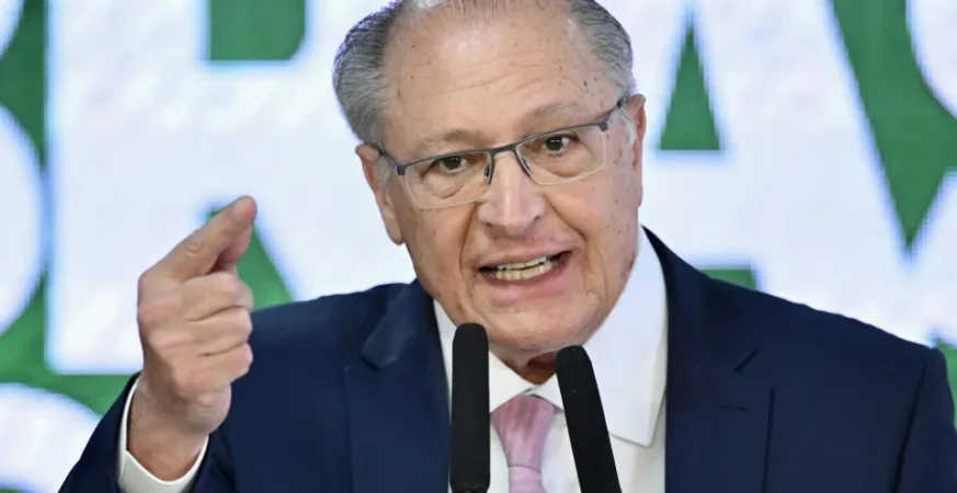 Quem tem que portar arma é a polícia, que é profissional, diz Geraldo Alckmin
