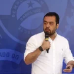 PF cumpre buscas contra Cláudio Castro em operação sobre suspeitas no ramo de combustíveis