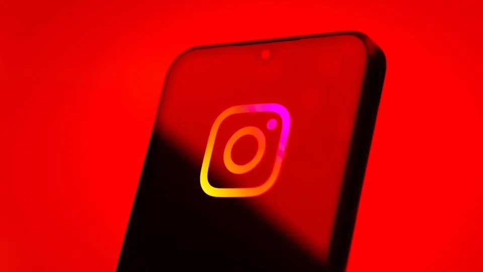 Instagram bloqueou páginas LBTQIA+ no dia da luta contra LGBTfobia, diz entidade
