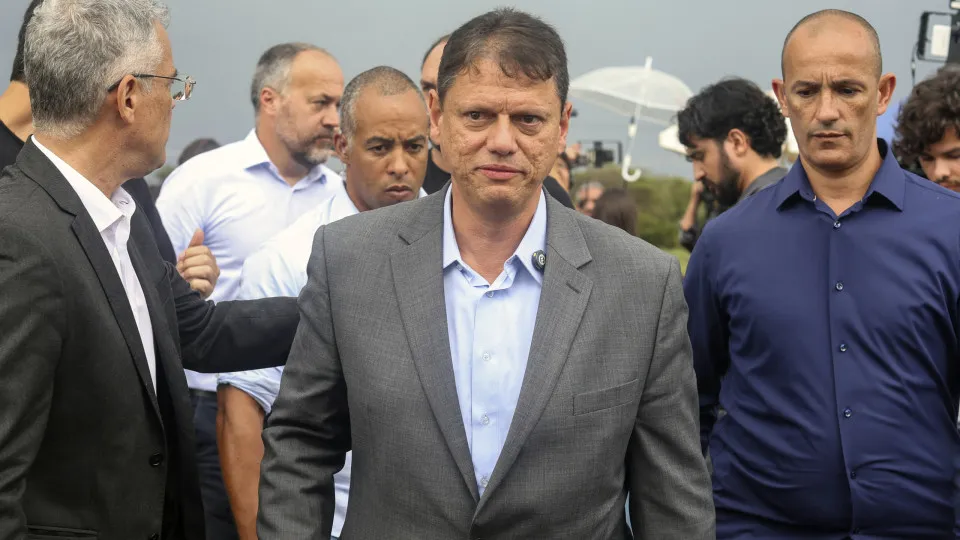 Explosão em SP: Tarcísio diz que moradores serão ressarcidos e que casas serão
