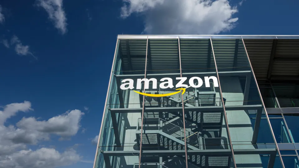Amazon amplia aposta em IA e reforça parceria bilionária com Anthropic