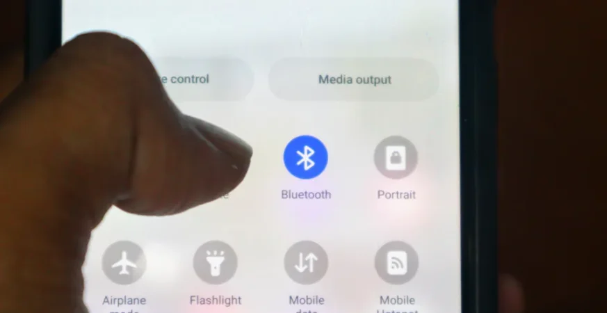 Celular com Bluetooth sempre ligado? Conheça os riscos