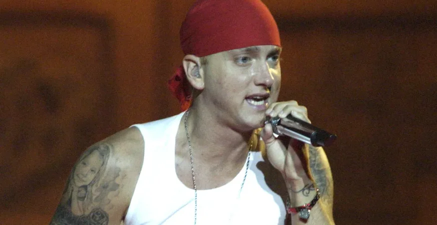 Ex de Eminem aparece irreconhecível em foto após prisão nos EUA