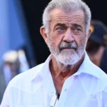 Mel Gibson é flagrado aos beijos com atriz 26 anos mais nova em Roma