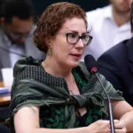 Justiça manda prender jornalista perseguido por Carla Zambelli