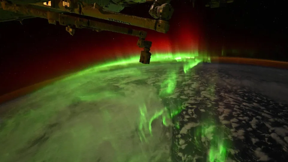 Depois de susto na Estação Espacial, astronauta faz imagens de aurora