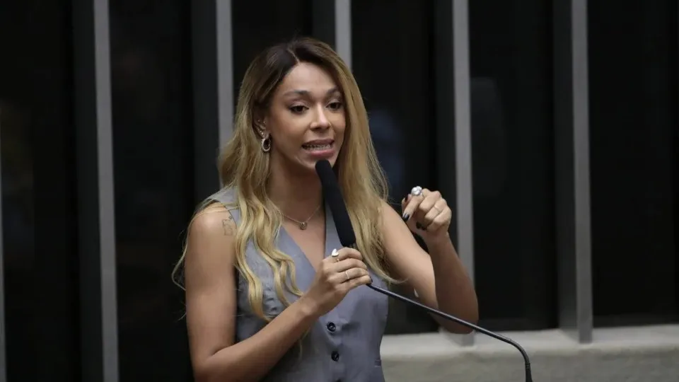 Erika Hilton e entidade de direitos digitais pedem investigação de mapa do Instagram
