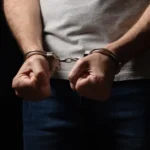 Homem mata terapeuta da fala após encontrar filho despido no consultório