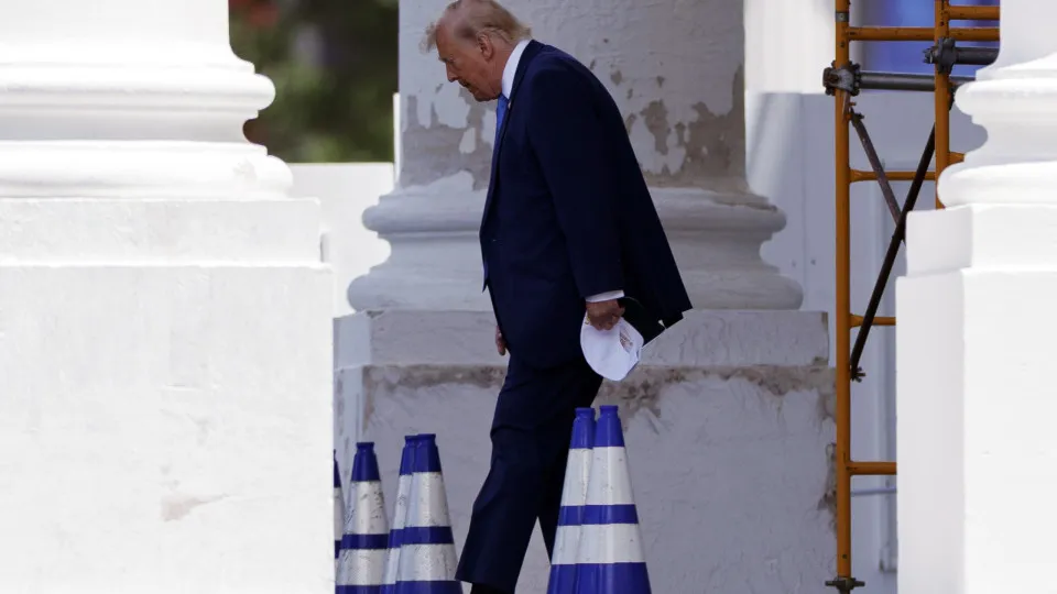 Trump ameaça atacar