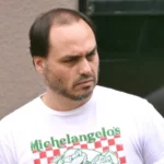Ex-chefe de gabinete de Carlos Bolsonaro se torna réu por rachadinha no gabinete do ex-vereador