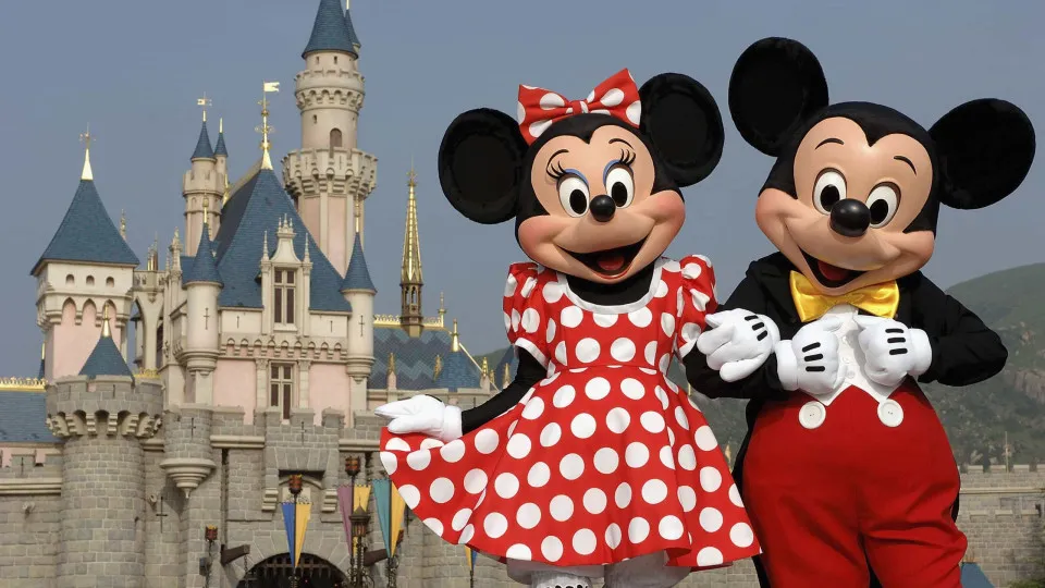 Adolescente cai de atração da Disney e despenca de altura de 15 metros