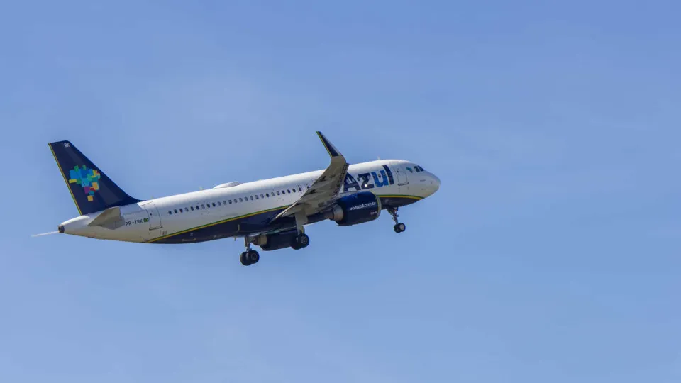 Voo de Lisboa para SP é desviado e passageiros citam espera de 4h: