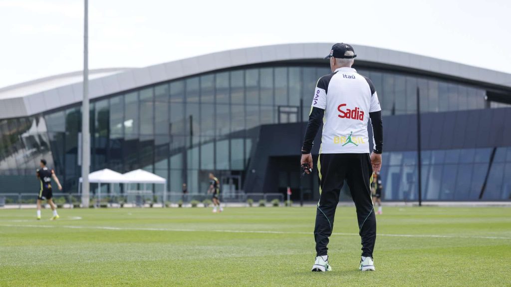 Ancelotti promove testes em treino da seleção brasileira antes de duelo contra o Haiti