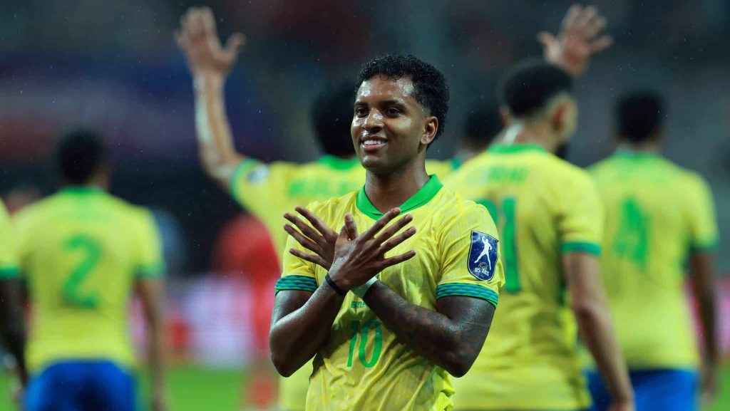 Fora da Copa, Rodrygo relata emoção na estreia do Brasil: “Me deu vontade de chorar”