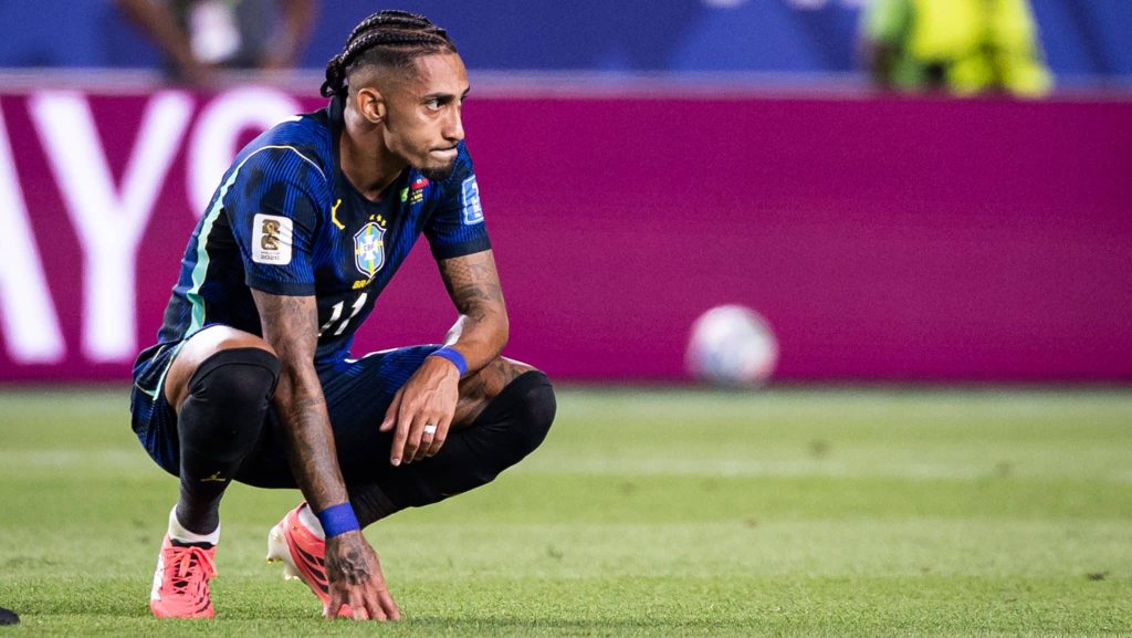 Raphinha se manifesta sobre lesão sofrida na Copa: “Vou fazer tudo para me recuperar”