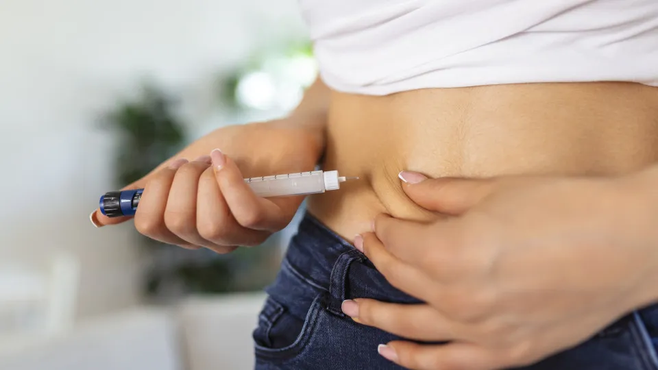 Canetas emagrecedoras da Eurofarma chegam às farmácias com preço menor a partir desta terça