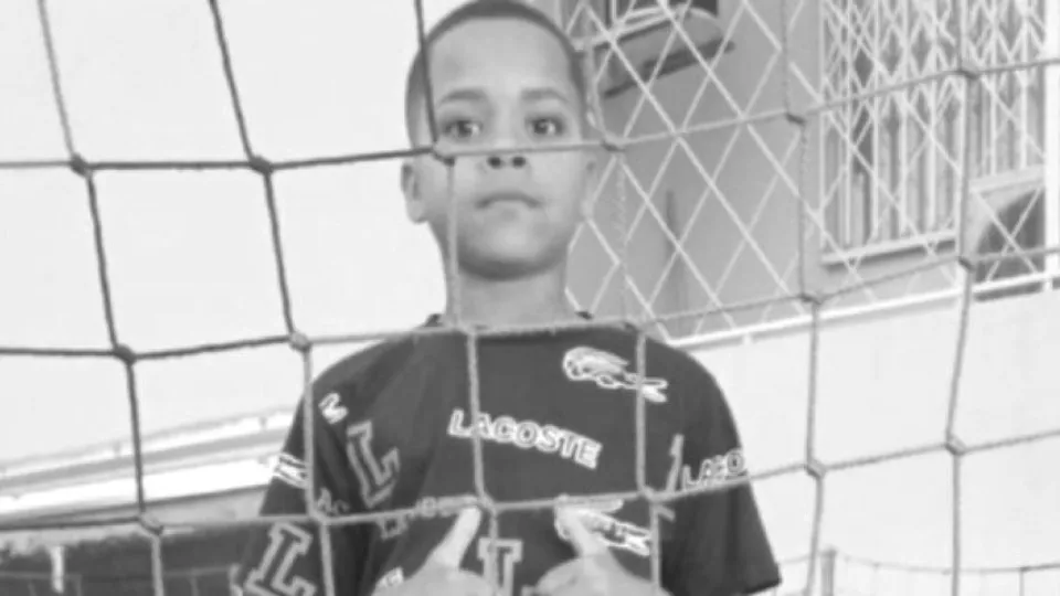 Morre menino que ficou em estado grave após ser atingido por trave em SC