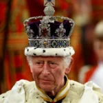 Rei Charles oferece hospedagem real, mas Harry mantém impasse sobre visita