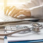 Anvisa proíbe plataforma de consulta online e entrega de medicamento
