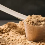 Whey protein e leite em pó vencidos: polícia fecha
