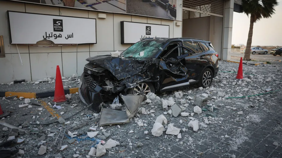 Irã afirma ter atingido alvos ligados aos EUA, e Bahrein reporta ataque de drone