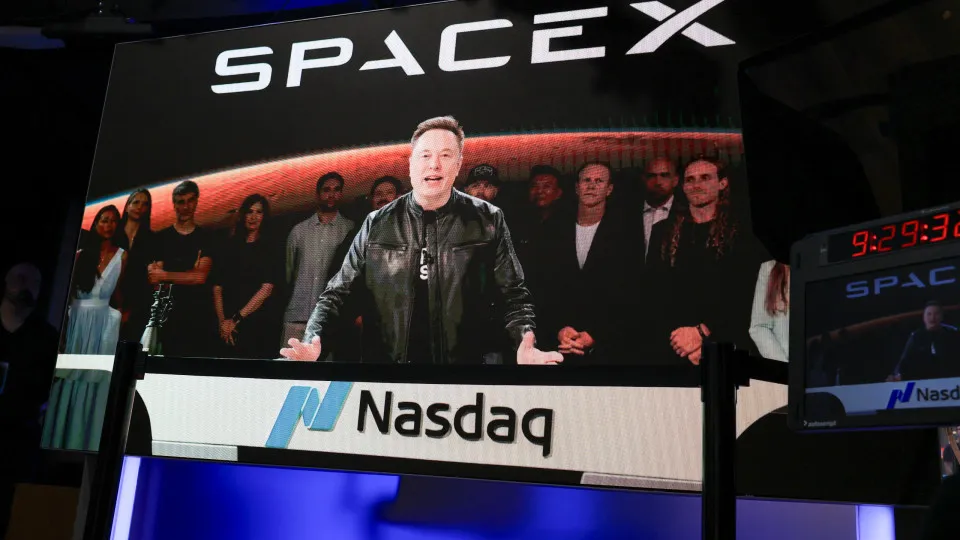 Elon Musk torna-se o 1.º trilionário após entrada da SpaceX na bolsa