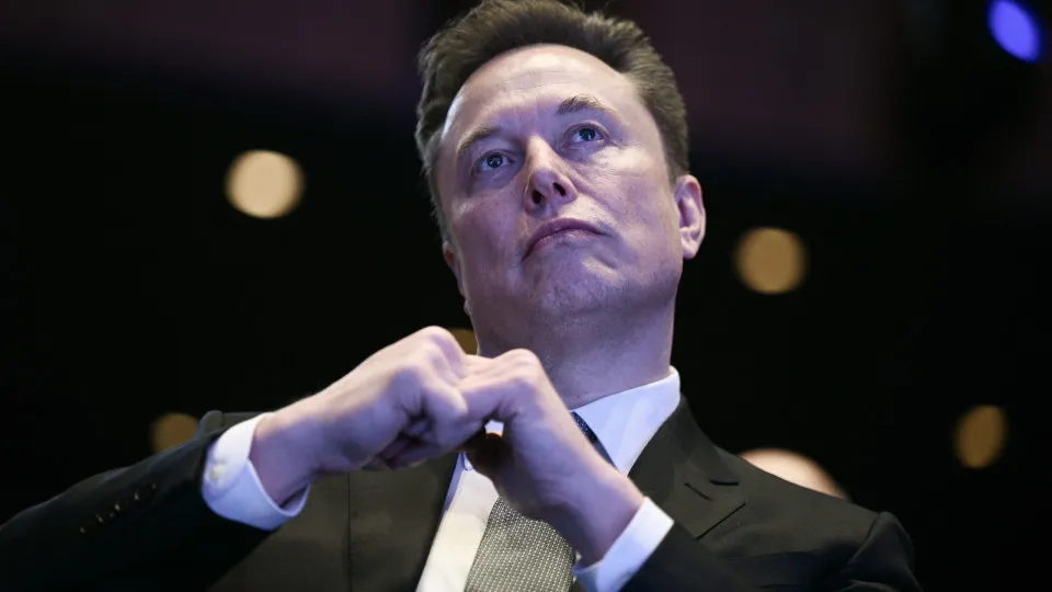 Plano de Musk para data center espacial de US$ 2,4 tri pode comprometer observação do céu