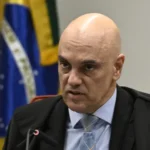 Moraes volta a pedir que PGR se manifeste sobre arma de Bolsonaro