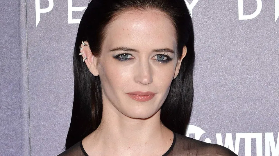 Eva Green é hospitalizada após lesionar perna durante gravação de
